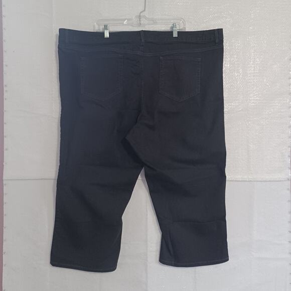 L.L. Bean Favorite Fit Straight Slimming Jeans Women’s Size 26 Black Capri NEW - Picture 2 of 9